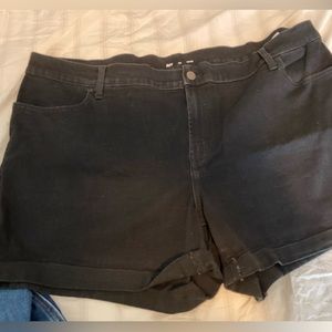 Old Navy black denim shorts size 22